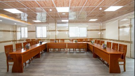 Phòng Họp Trang Nghiêm, Rộng Rãi