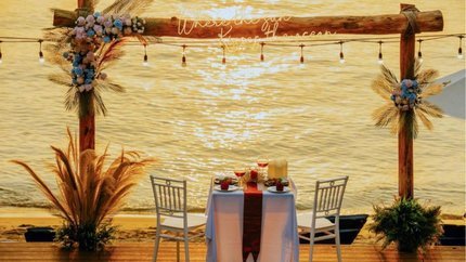 Không gian ăn lãng mạn bên bờ biển