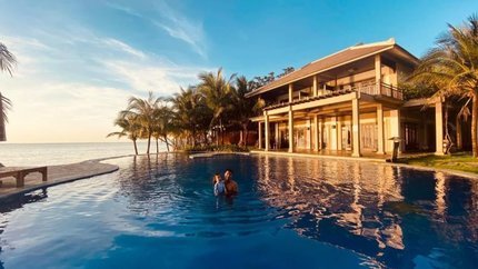 Bể bơi ngoài trời