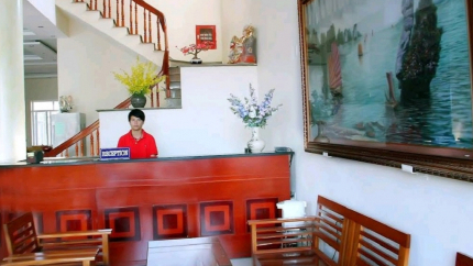 Lễ Tân Khách Sạn Tại Ann Quảng Ninh