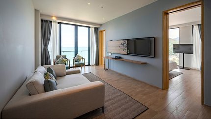 Phòng khách được thiết kế sang trọng