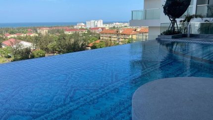 Hồ bơi ngoài trời