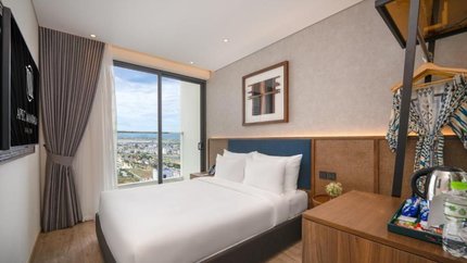 Deluxe Urban Wing Room
