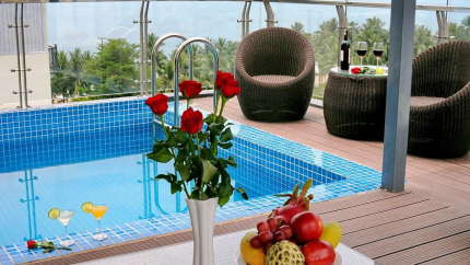 Bể bơi ngoài trời