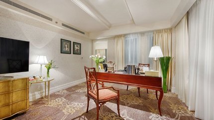 Bàn làm việc được đặt chỉnh chu