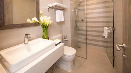 Phòng tắm đứng có vòi sen