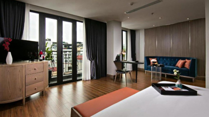 Phòng Aurora Balcony Suite tại khách sạn Hà Nội Aurora