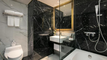 Phòng Aurora Balcony Suite tại 4* Aurora Premium