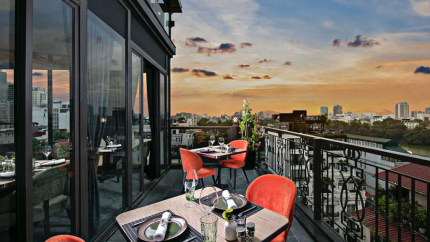 Nhà hàng Comet tại Aurora Premium Hotel & Spa Hà Nội