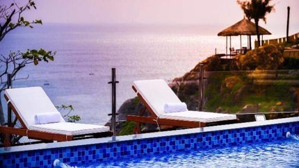 Hồ Bơi Ngoài Trời