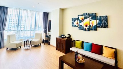 Không gian phòng khách của Premier Suite sea view