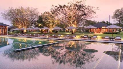 Hồ bơi tại khách sạn