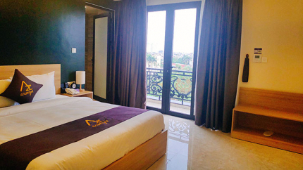 Executive Lake View With Kitchen