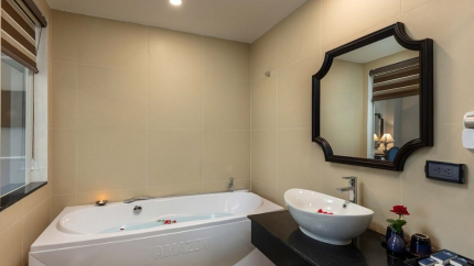 Nhà tắm Babylon Premium Hotel & Spa