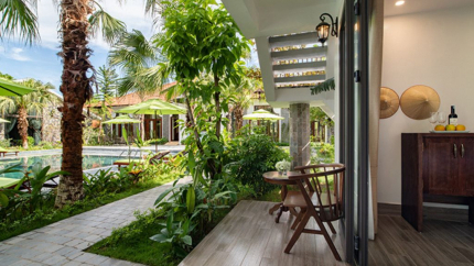 Ban Công Deluxe Family Pool View Bái Đính Riverside Resort