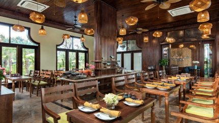 Nhà Hàng tại Riverside 4* Bái Đính