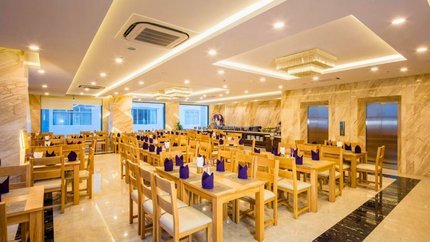 Bàn ăn rộng rãi