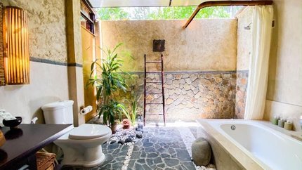 Phòng tắm được đặt ngoài trời