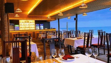 Nhà hàng ngay sát biển