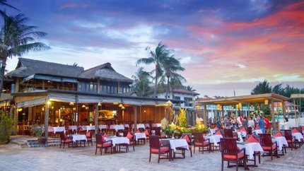 Không gian nhà hàng rộng rãi