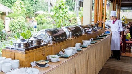 Nhà hàng với đa dạng món ngon