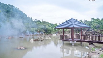 Suối khoáng nóng tự nhiên