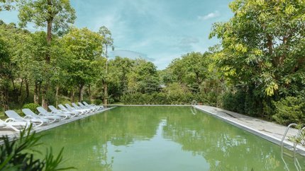Bể bơi ngoài trời