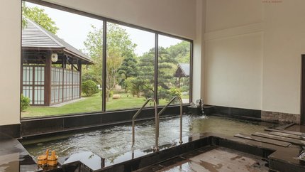 Có view hướng ra sân vườn