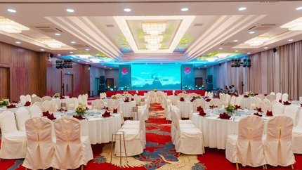 Phòng với đầy đủ âm thanh, ánh sáng hiện đại
