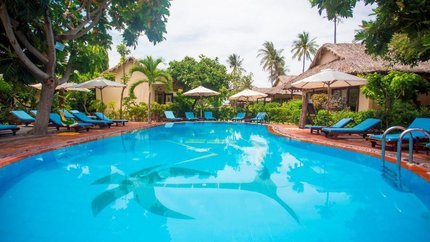 Hồ bơi ngoài trời