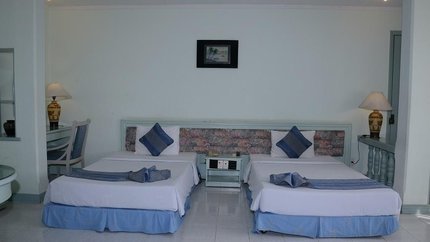 Giường ngủ thoải mái, phòng trang trí bắt mắt