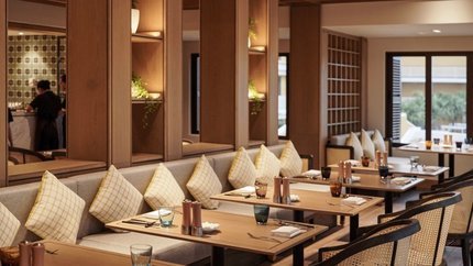 Bên trong Nhà hàng Olive Tree