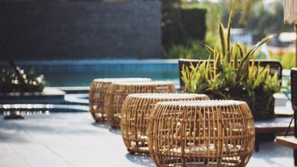 Phong cảnh bên bể bơi