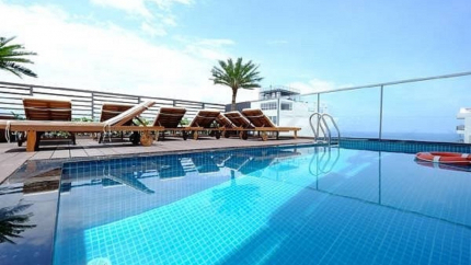 Hồ Bơi Ngoài Trời