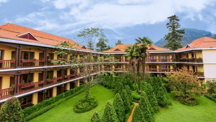 Khu nghỉ dưỡng được ôm trọn một vườn cây xanh