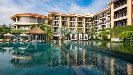 bể bơi ngoài trời