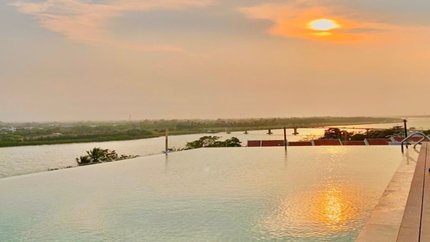 Bể bơi ngoài trời