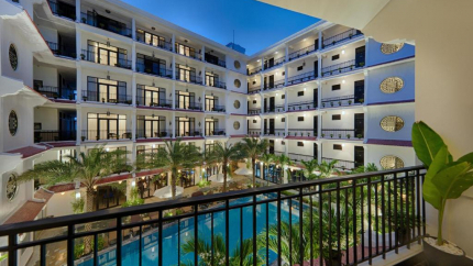 View Phòng Senior Deluxe Nhìn ra Hồ bơi