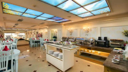 Không gian Buffet tại Beryl Palace Hotel and Spa