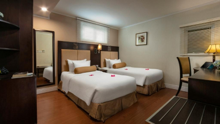 Phòng Junior Suite City View tại khách sạn  Beryl Palace Hotel and Spa