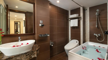 Phòng Tắm Deluxe Suite with Balcony tại Beryl Palace Hotel and Spa 3 sao