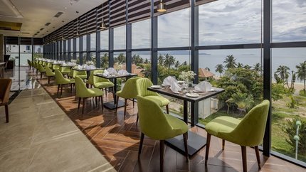 Không gian thoáng đãng và sang trọng