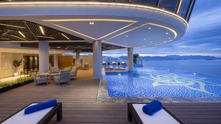 Bể bơi trên tầng cao