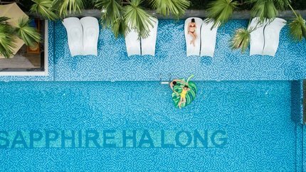 Hồ bơi ngoài trời