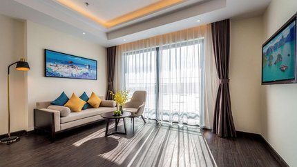 Không gian phòng khách rộng rãi