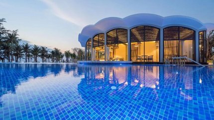 Hồ bơi tại resort