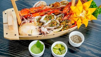 Hải sản hấp dẫn tại nhà hàng