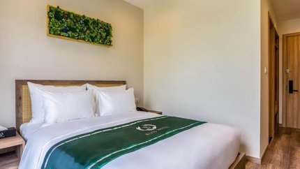 Màu chủ đạo xanh trắng tạo không gian mát