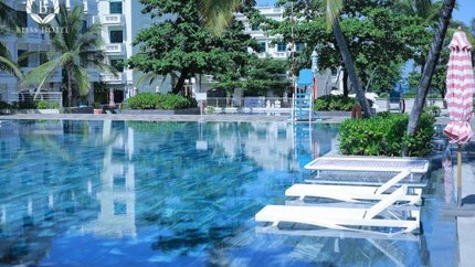 Bể bơi ngoài trời