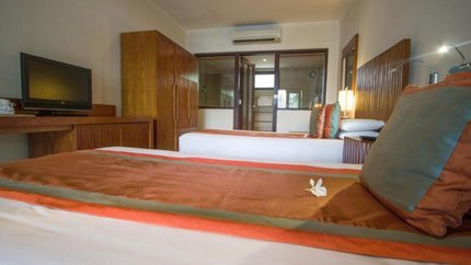 Tiện nghi đầy đủ, có bàn làm việc